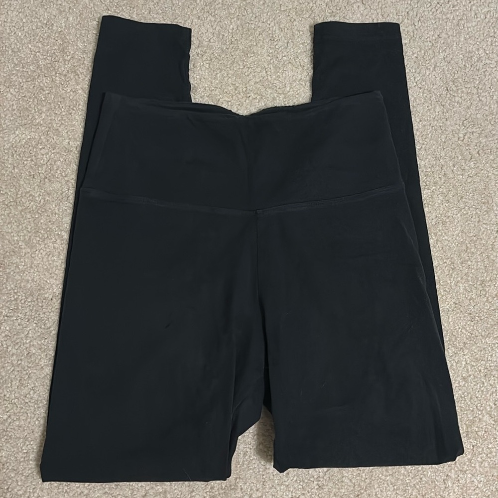 Victoria’s Secret PINK Leggings, Size Medium, Good Condition (Hole, See Pics)